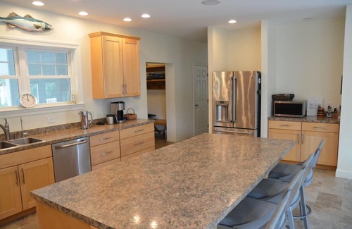 Shelter Harbor House | Water Views Galore! Shelter Harbor Spacious 5-bdrm house - Private Beach - AC
