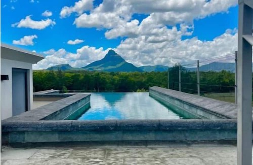 Tamarin Apartment | Woody Escape-5 mins walk to the beach-rooftop pool