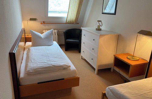 Frauenwald Apartment | Vacation home Vier Jahreszeiten right next to the spa gardens and great hiking trails!