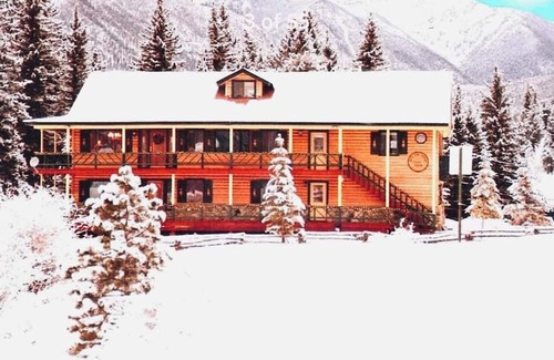 Bayfield House | Iconic Trout House Charming 4-bedroom Log Chateau 6 Fireplaces 5 Baths 5,250 Ft