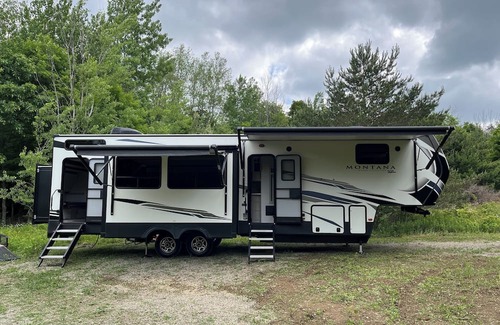 Canandaigua House | Canandaigua Lake access via 3 private beaches and park - RV with AC, hot tub