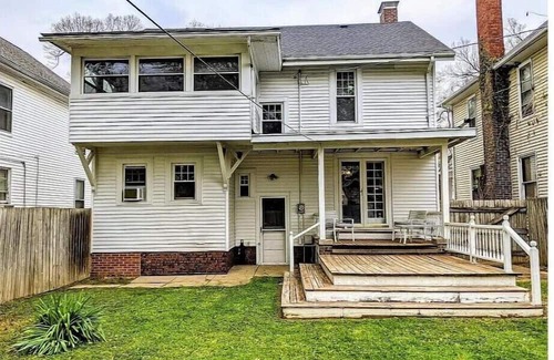 Decatur House | Historic Charming 4BR on the WestEnd near Millikin
