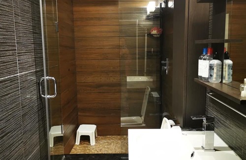Palmerston House | Spacious Private Room in Central Downtown Toronto,close to University of Toronto
