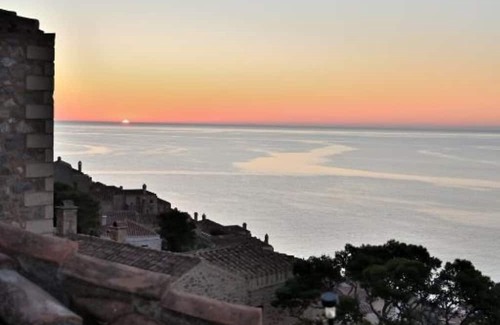Monemvasia Apartment | Charming Stay with Stunning Views -PETRA– MonoLithos Inn
