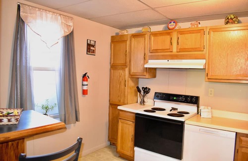 Kyle Apartment | Train View a spacious 3-bedroom upstairs apartment with WiFi in Northfork