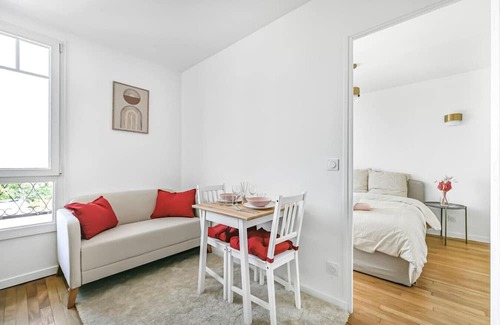 Centre Apartment | Magnificent renovated apartment La Défense Paris Gare