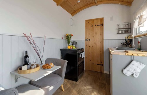 East Portlemouth Apartment | Orchard Hut - Camping Available with onsite Beauty Spa