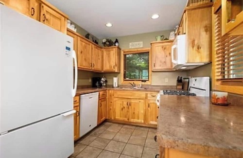 Pine River Apartment | Cabin 1 at Heaths Resort