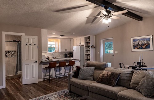 Rockdale House | Adjoining Suites|Country Deluxe Suite&Luxe Studio