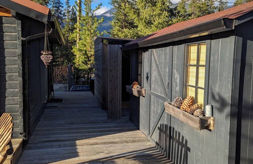 Tete Jaune Cache Cabin | Rustic Mountain Getaway, cozy, couples, mountain views, Mount Robson and Jasper.