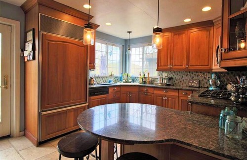 Dark Hollow Woods House | Spacious 5-bedroom house in Oakmont with WiFi, AC . 2 blocks from Oakmont C.C.