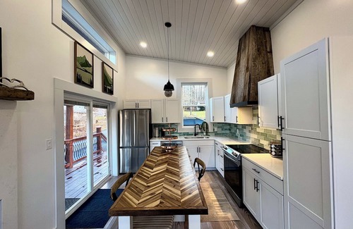 Zionville House | New 2-bedroom house in awesome Zionville with WiFi, AC