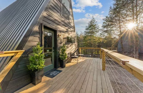 Omaha Cabin | Modern Creekside A-Frame w/Hot Tub & Forest Views
