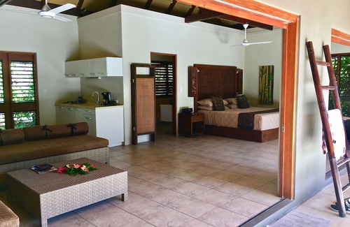 Malolo Lailai Island House | Nai Kawakawa 5 Star, Five Bure Waterfront Complex with Swimming Pool Musket Cove