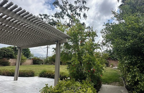 Northridge House | Spacious 5-bedroom house in enchanting Northridge with WiFi, AC