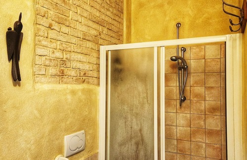 Cagli House | Cà Paradiso - Room '800 private bath, sitting area, fireplace and kitchen shared