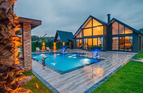 Sapanca House | 3+1 Ultra Luxury - Private Pool-Conservative-Jacuzzi-Fireplace-Winter Garden