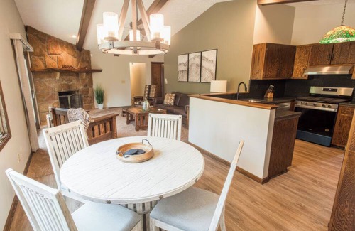 North Lawrence House | Sherwood Forest Park- 6BD/3BA on Private Ohio Land