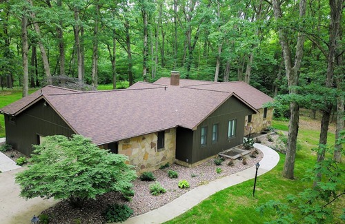 North Lawrence House | Sherwood Forest Park- 6BD/3BA on Private Ohio Land