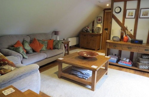 Horringer Apartment | Charming 1-bedroom Cart Lodge in Horringer close to Bury St Edmunds