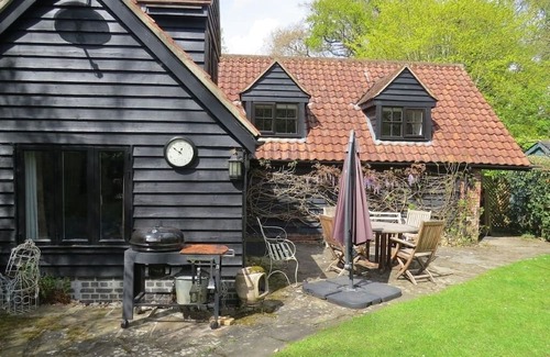 Horringer Apartment | Charming 1-bedroom Cart Lodge in Horringer close to Bury St Edmunds