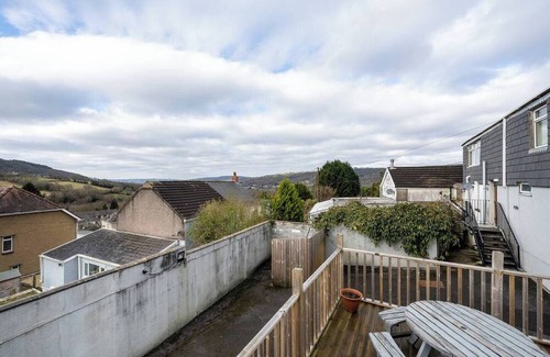 Margam Apartment | En-Suite Single Room, Microwave & Fridge, Parking