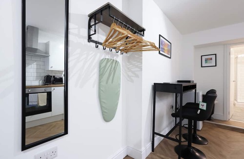 Margam Apartment | Parking, En-Suite Double Room, Kitchen