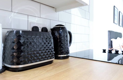 Margam Apartment | Parking, En-Suite Double Room, Kitchen