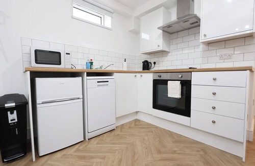 Margam Apartment | Parking, En-Suite Double Room, Kitchen