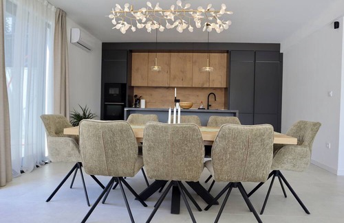 Rogac House | Charming 4-bedroom house with AC, WiFi and swimmingpool