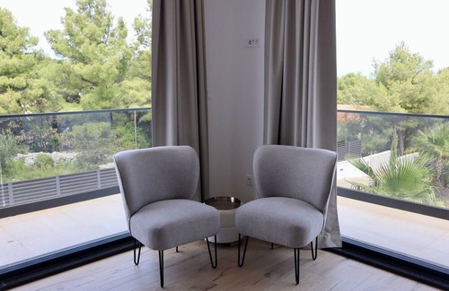 Rogac House | Charming 4-bedroom house with AC, WiFi and swimmingpool