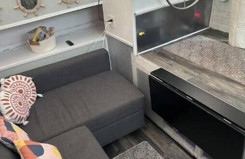 Fells Point Boat Rental | Tiny House on the Water