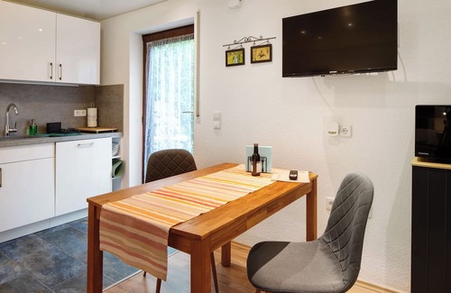 Ihringen Apartment | Studio 'Gelis' with Mountain View, Private Terrace and Wi-Fi