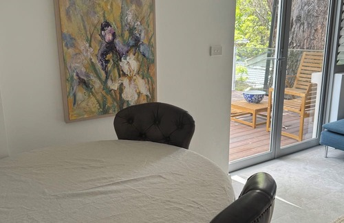 Davidson Apartment | Tranquil bush setting, with private access and off street parking