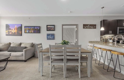 Overland Park Apartment | Amazing Amenities min to KC King Beds!