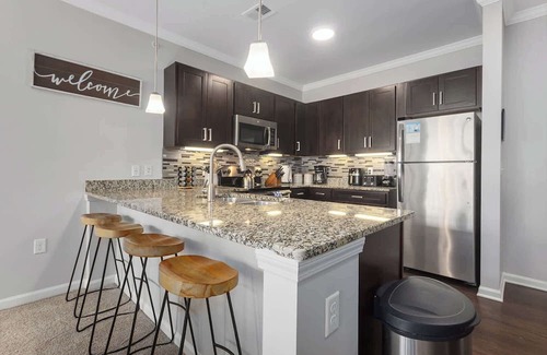 Overland Park Apartment | Amazing Amenities min to KC King Beds!