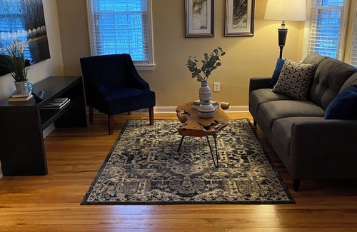 Royal Oak House | Charming 2 bedroom and 1 bath home in Birmingham.