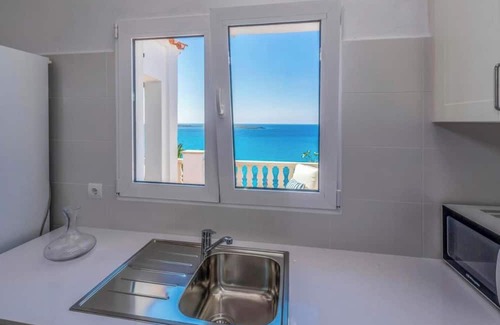 Marina de Son Ganxo Villa | Spectacular and spacious villa on the seafront, close to the beach.
