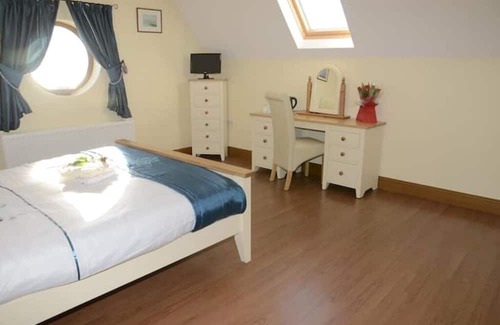 Ballymacarthur Bed & Breakfast | Lodges Estate: Spacious Retreat for Up to 10 Guests