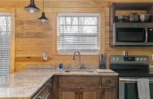 Wilsonville Cabin | Cabins Of Lay Lake at Beeswax Cabin #5