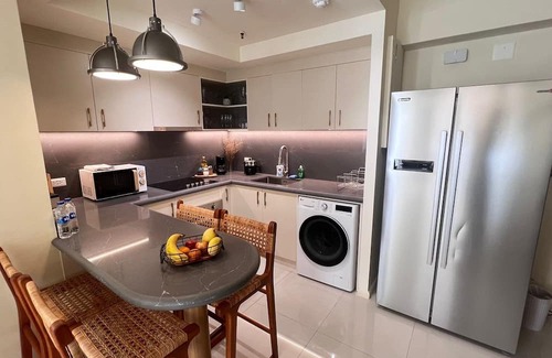Downtown Apartment | Spacious and Cozy 3-Bedroom Apartment with WiFi, AC in Poblacion Makati