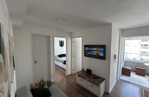 Lapa de Baixo Apartment | Modern apartment with balcony and privileged location