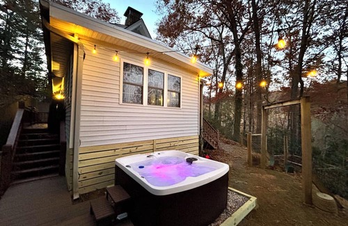 Sylva House | Quiet & Cozy Mountain Home on Greens Creek in Sylva