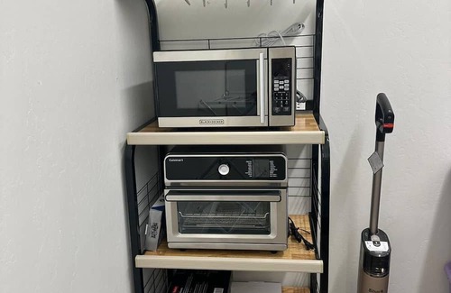 Greenacres Apartment | Charming studio in wonderful Bakersfield with AC, WiFi