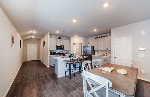 Conroe House | 3-bedroom house in marvelous Conroe with AC, fitness room, WiFi