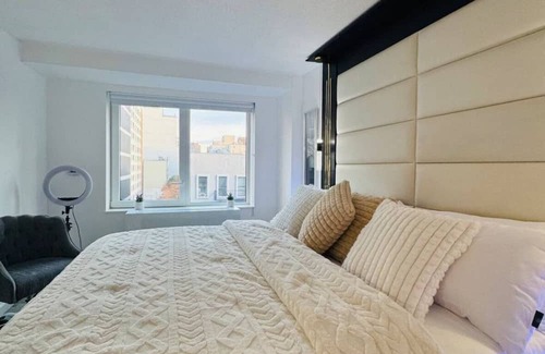 East Harlem Apartment | Bright & Modern 4BD 2BA Apartment w Doorman, Gym, Lounge, Near West Harlem
