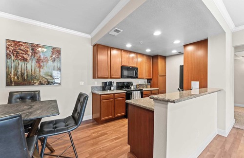 Reno/Tahoe Airport Apartment | Stylish 1BR Retreat | Gym, Pool, Fast Wi-Fi, Free Parking