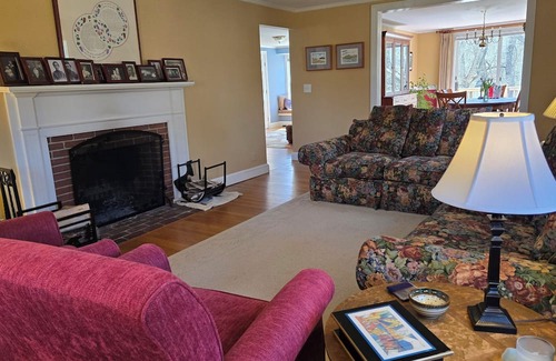 Lexington House | Boston adjacent,spacious 5-bedroom house with AC in charming historic Lexington