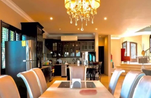 San Jose del Cabo House | Spacious 5-bedroom house with AC, WiFi in welcoming San José del Cabo/ocean view
