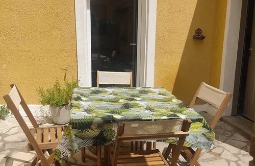 Quartier Centre Ville House | Homerez - Cozy house with garden in Massy
